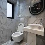 Niki's