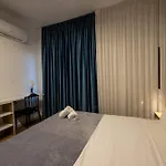 Niki's 3*